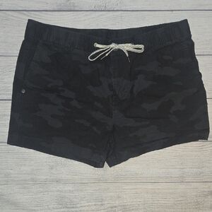 Vuori Women's Ripstop Shorts Black Camo Size L